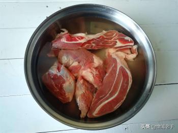 炖牛肉：牢记“3放2不放”，牛肉软烂入味不塞牙，关键不腥也不柴  -图1