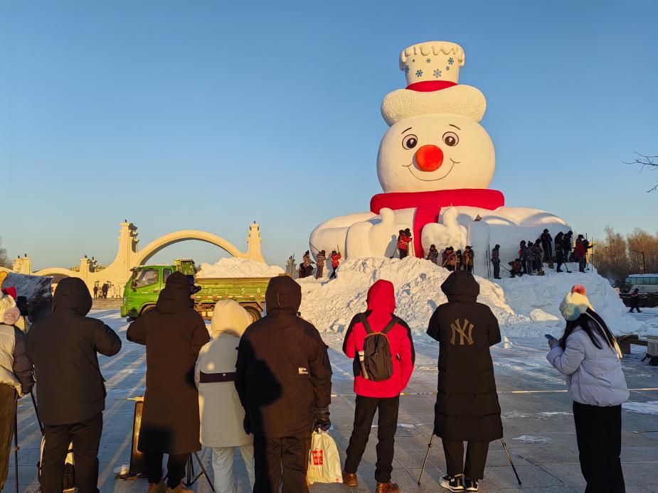 超出片！太阳岛超大雪人惊艳亮相“尔滨”打卡地+1☃️  -图2